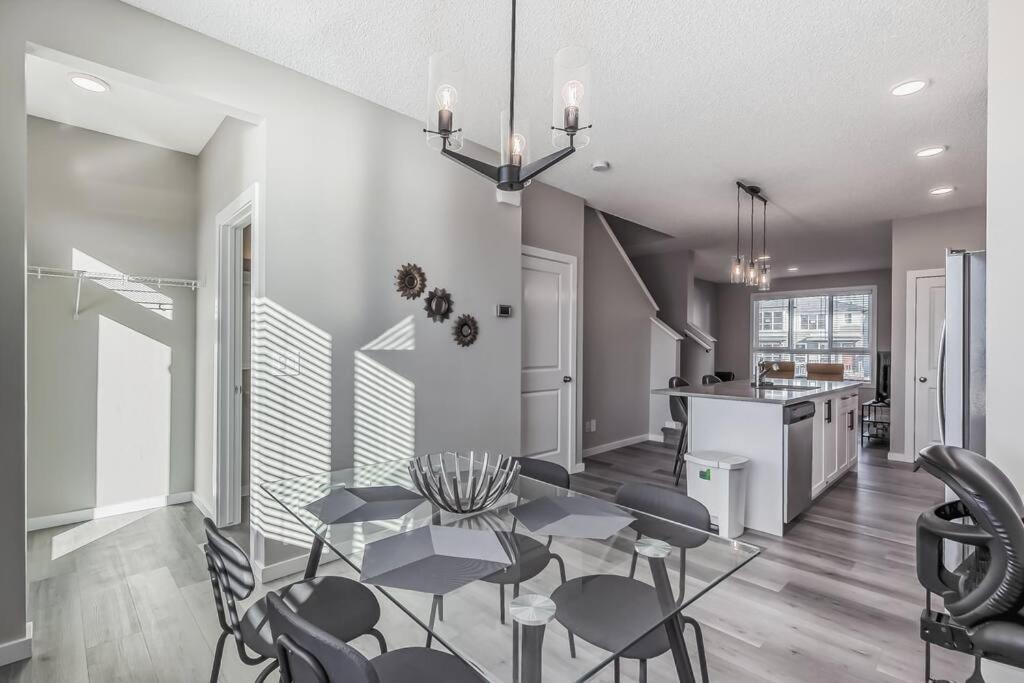 Urban Gem South Apartment Calgary